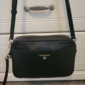 Michael Kors Jet Set Charm Large East/West Camera Crossbody Bag Pebbled Leather